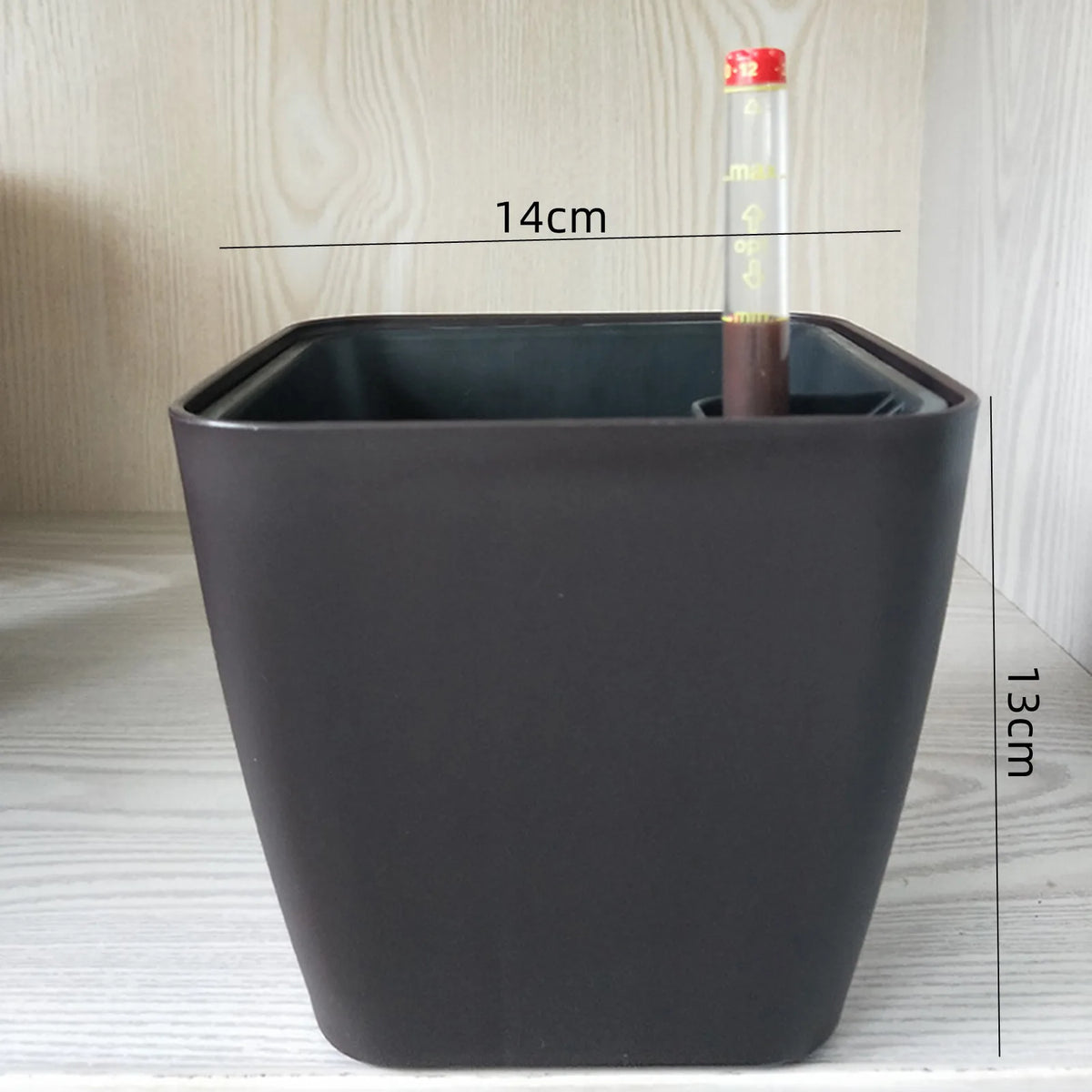 Self-Watering Planter with Water-Level Indicator