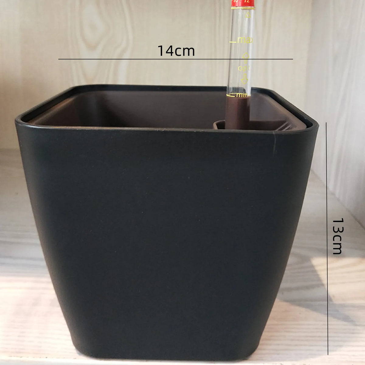 Self-Watering Planter with Water-Level Indicator